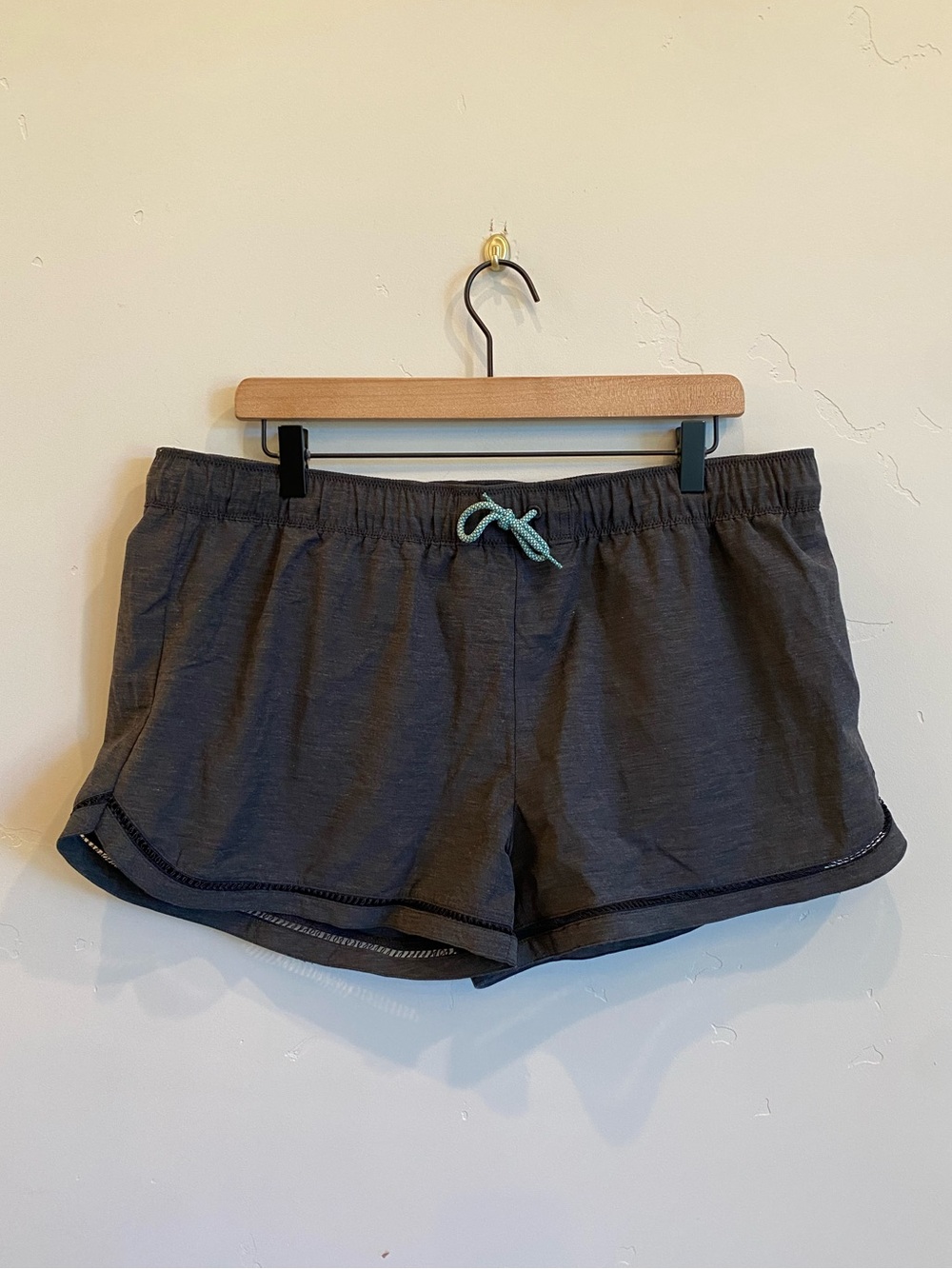 PRANA Heathered Black Mariya Hybrid Adventure Boardshorts